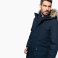 Parka con capucha hombre K621. .